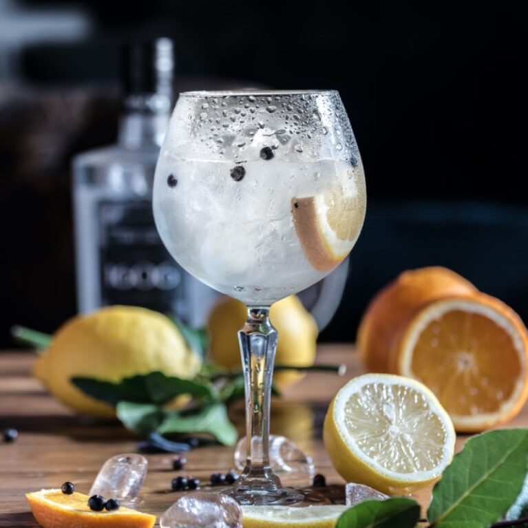 Gin Botanicals Tin With 7 Fragrant Botanicals &#038; Silk Sari Wrap