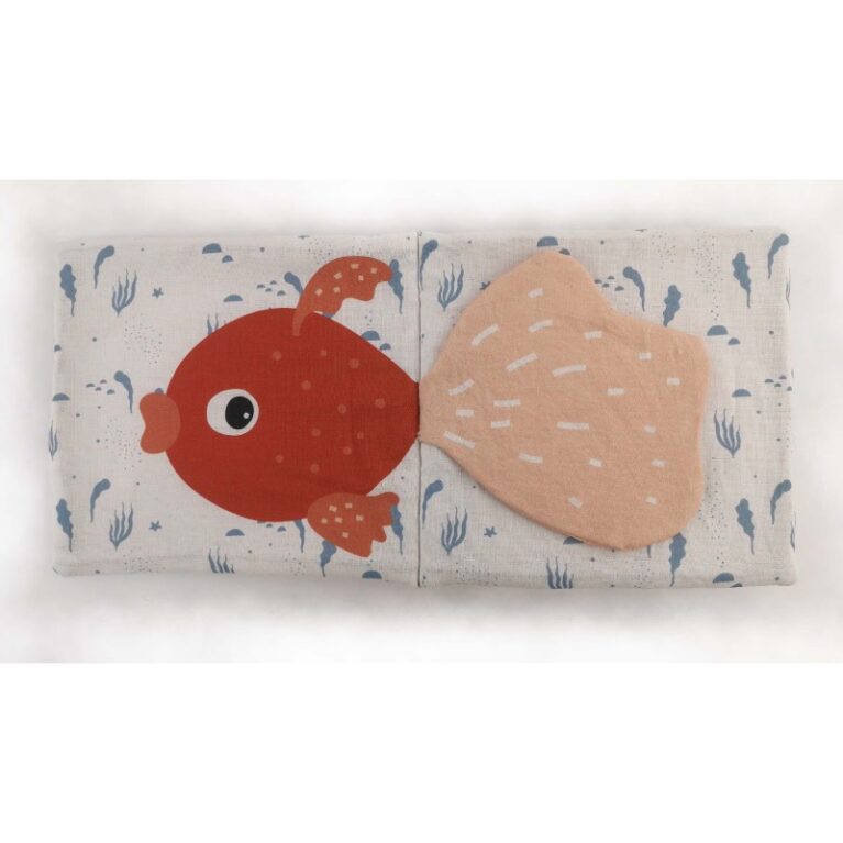 Peekaboo Pets &#8211; Wee Gallery Cloth Book