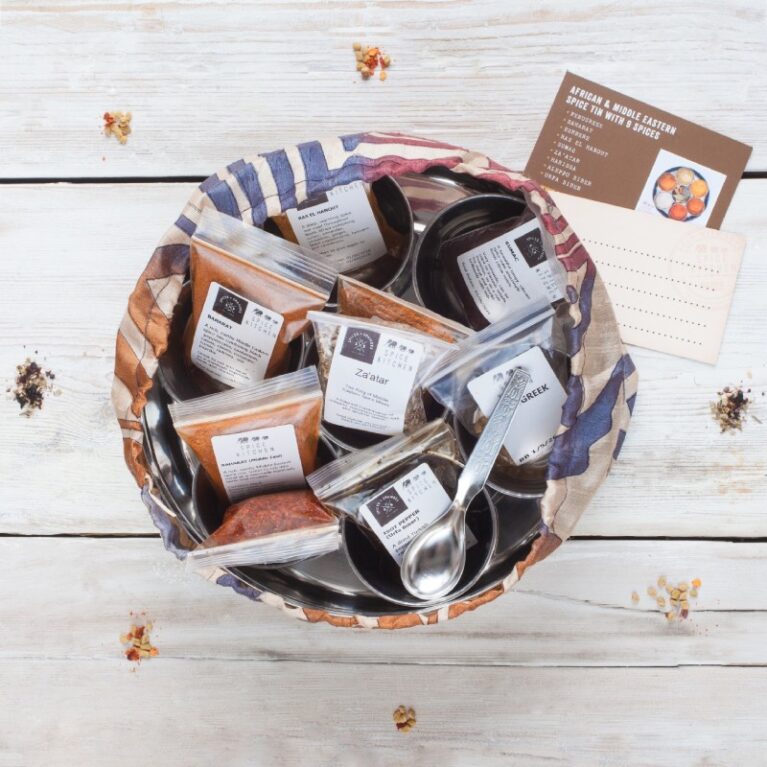 Middle Eastern &#038; African Spice Tin With 9 Spices &#038; Sari Wrap