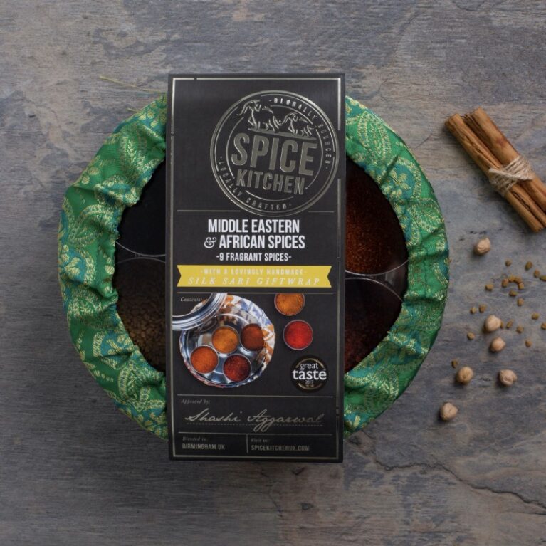 Middle Eastern &#038; African Spice Tin With 9 Spices &#038; Sari Wrap